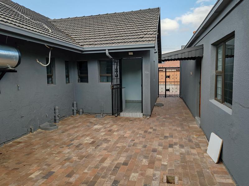 To Let commercial Property for Rent in Lenasia Gauteng