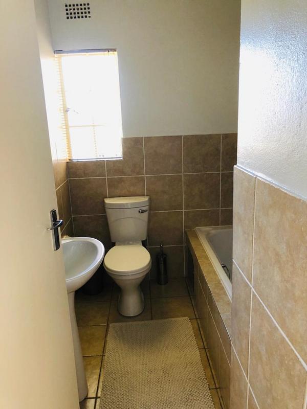 To Let 3 Bedroom Property for Rent in Radiokop Gauteng