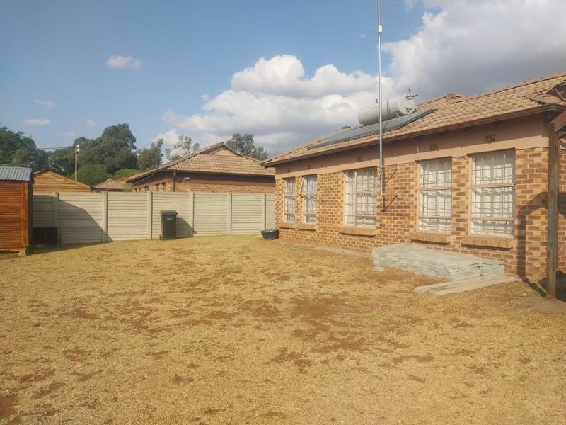 3 Bedroom Property for Sale in Clayville Gauteng