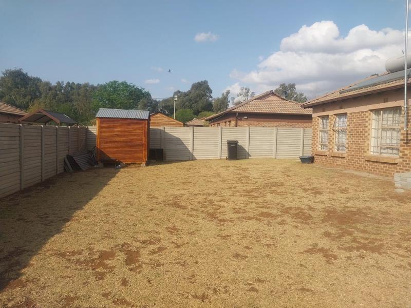 3 Bedroom Property for Sale in Clayville Gauteng