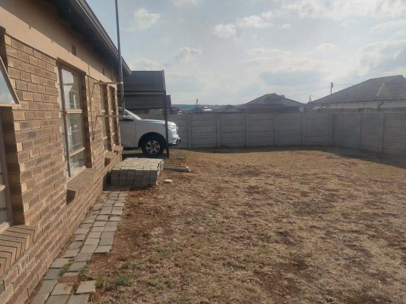 3 Bedroom Property for Sale in Clayville Gauteng