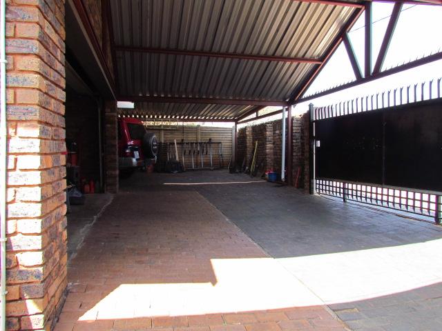 6 Bedroom Property for Sale in Eldoraigne Gauteng