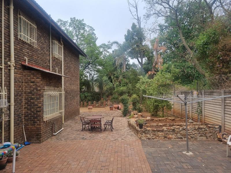 6 Bedroom Property for Sale in Eldoraigne Gauteng