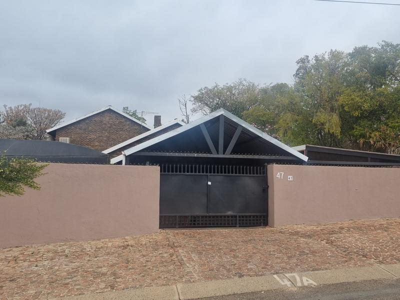 6 Bedroom Property for Sale in Eldoraigne Gauteng