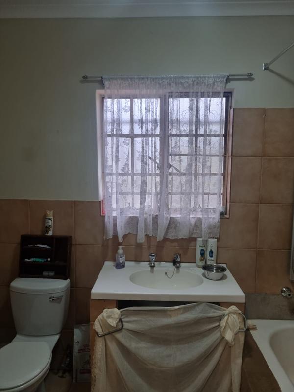 6 Bedroom Property for Sale in Eldoraigne Gauteng