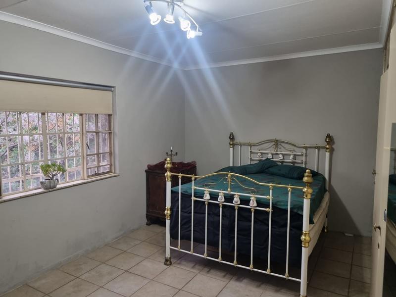 6 Bedroom Property for Sale in Eldoraigne Gauteng