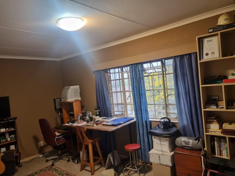 6 Bedroom Property for Sale in Eldoraigne Gauteng