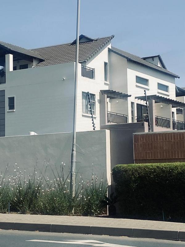 1 Bedroom Property for Sale in Fourways Gauteng