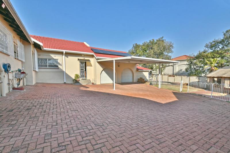 4 Bedroom Property for Sale in Oakdene Gauteng