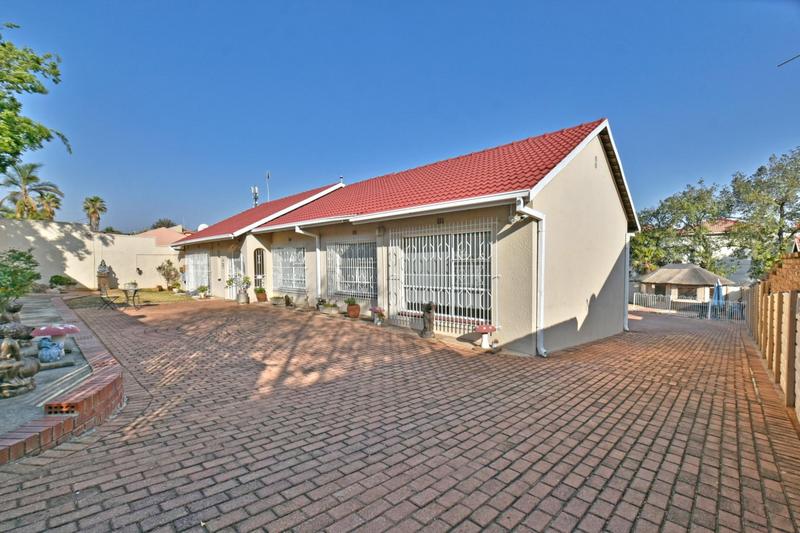 4 Bedroom Property for Sale in Oakdene Gauteng