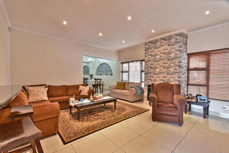 4 Bedroom Property for Sale in Oakdene Gauteng