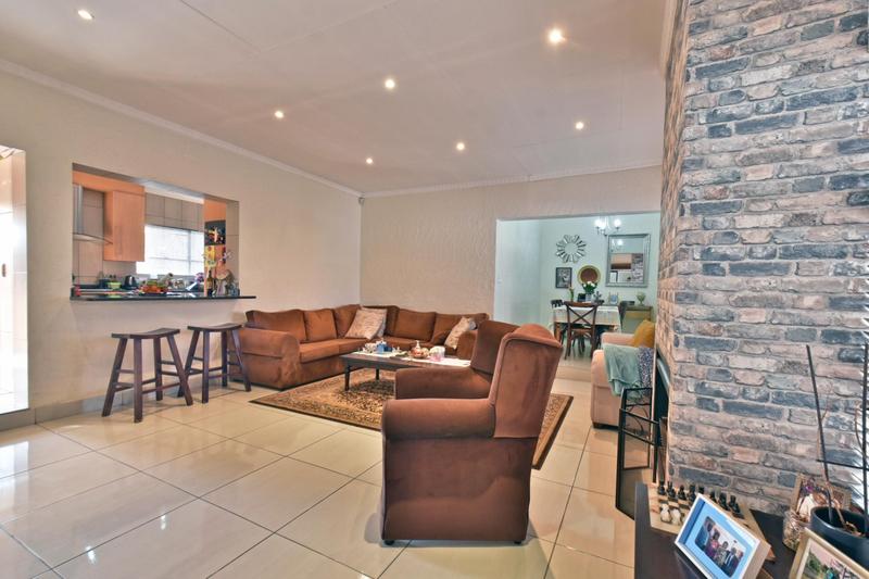 4 Bedroom Property for Sale in Oakdene Gauteng