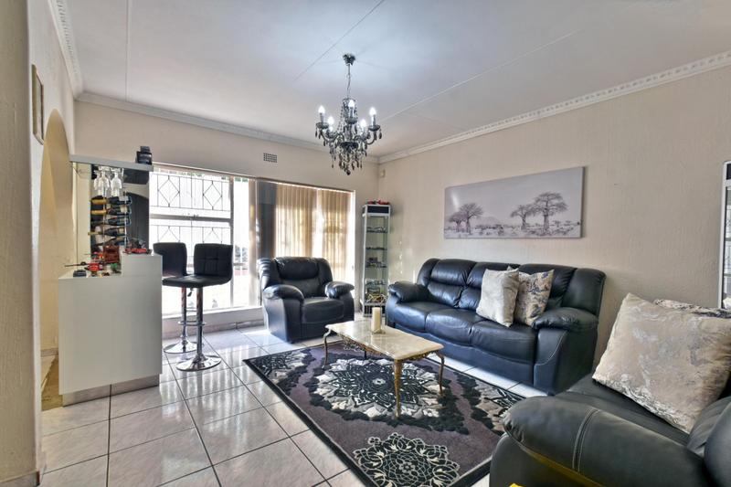 4 Bedroom Property for Sale in Oakdene Gauteng