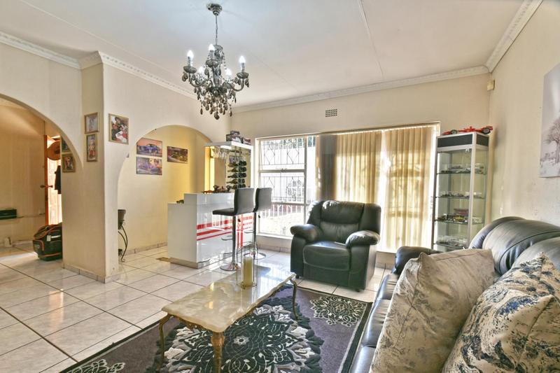 4 Bedroom Property for Sale in Oakdene Gauteng