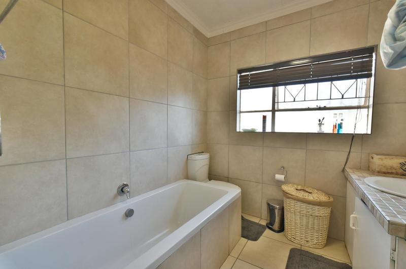 4 Bedroom Property for Sale in Oakdene Gauteng