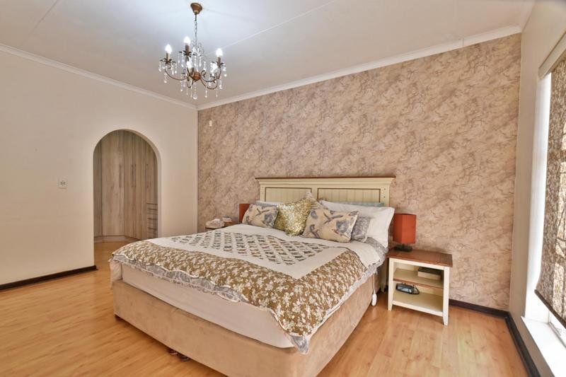 4 Bedroom Property for Sale in Oakdene Gauteng