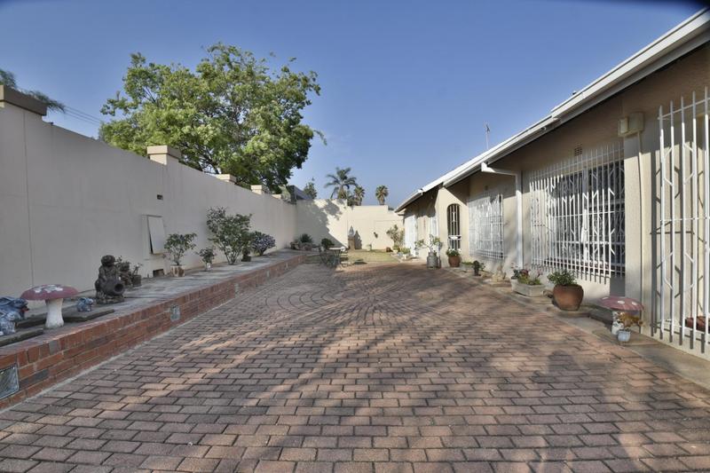 4 Bedroom Property for Sale in Oakdene Gauteng