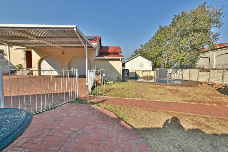 4 Bedroom Property for Sale in Oakdene Gauteng