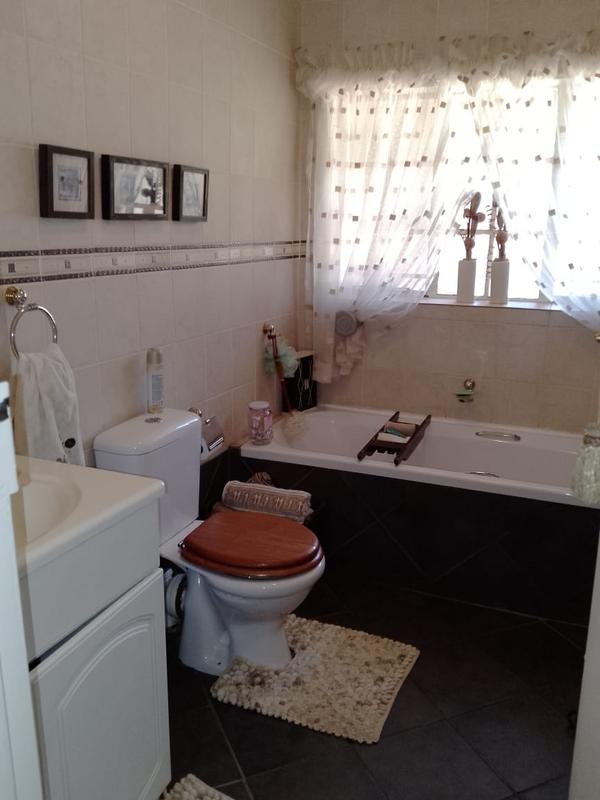 5 Bedroom Property for Sale in Dersley Gauteng