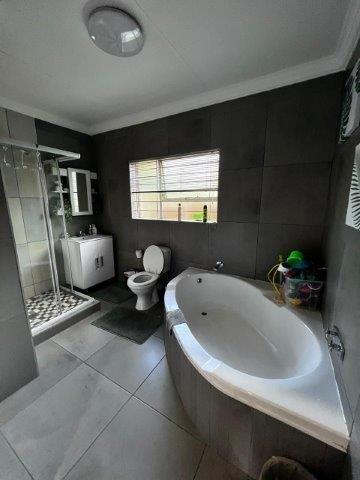 4 Bedroom Property for Sale in Petersfield Gauteng