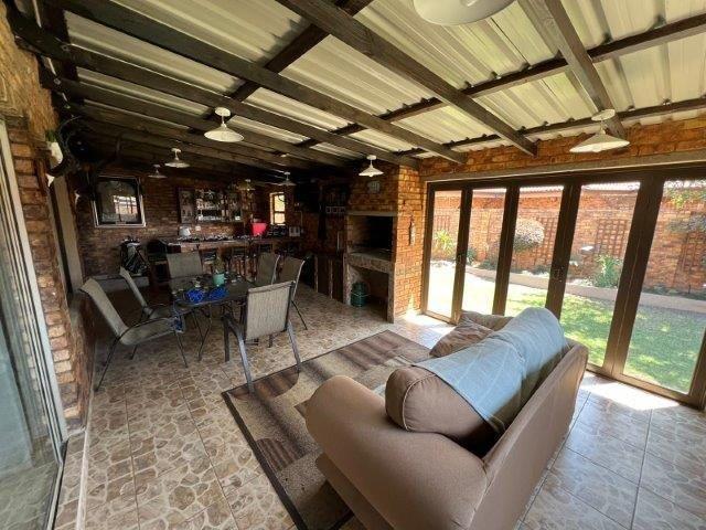 4 Bedroom Property for Sale in Petersfield Gauteng