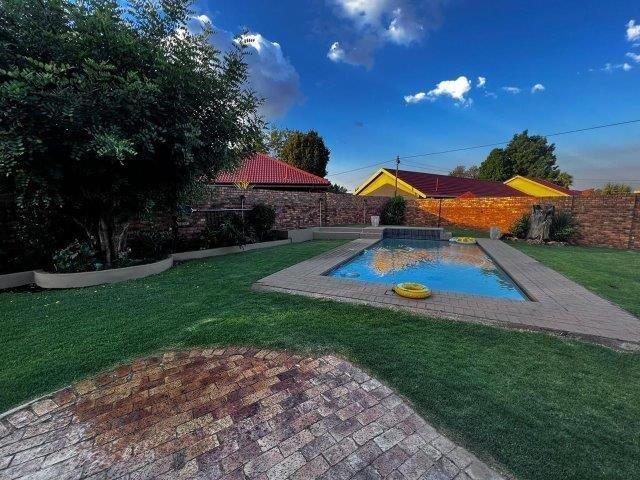 4 Bedroom Property for Sale in Petersfield Gauteng