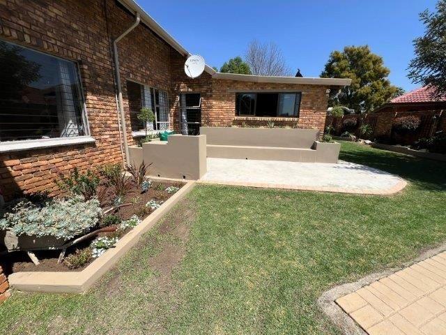 4 Bedroom Property for Sale in Petersfield Gauteng