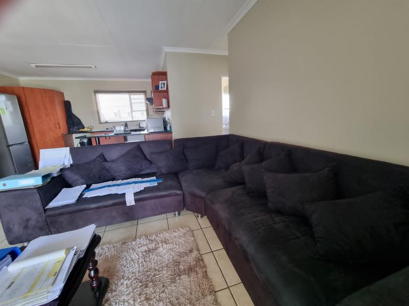 To Let 2 Bedroom Property for Rent in Bardene Gauteng