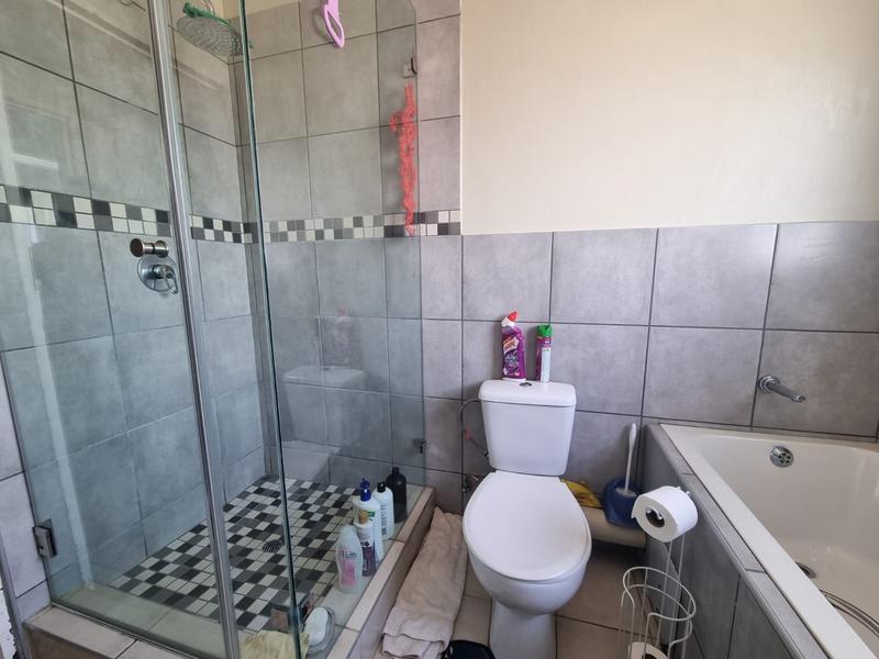 To Let 2 Bedroom Property for Rent in Bardene Gauteng