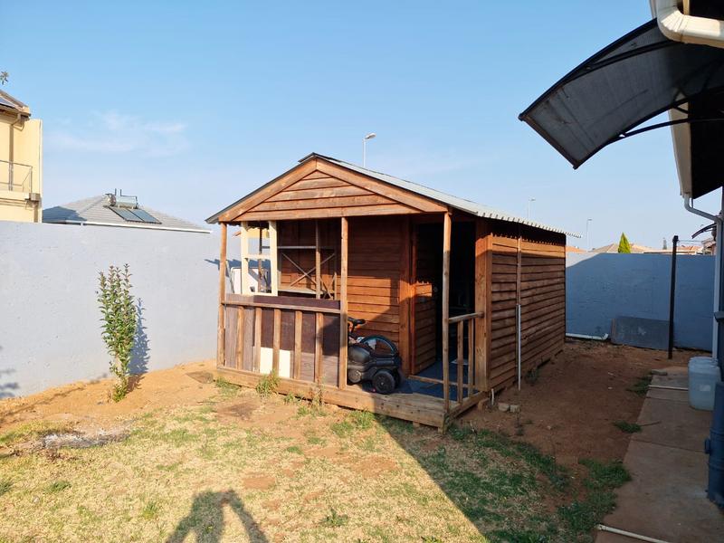 2 Bedroom Property for Sale in Crystal Park Gauteng