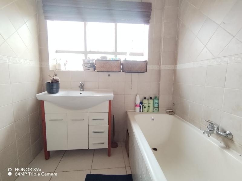 2 Bedroom Property for Sale in Johannesburg Gauteng