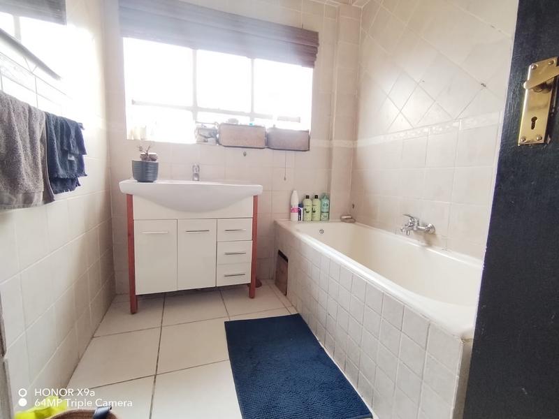 2 Bedroom Property for Sale in Johannesburg Gauteng