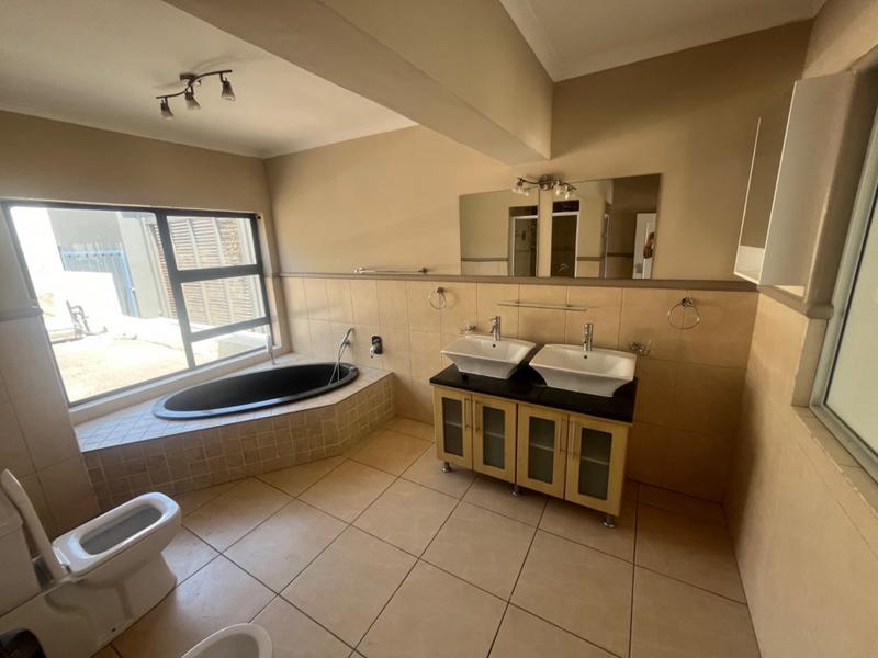 To Let 4 Bedroom Property for Rent in Waterkloof A H Gauteng