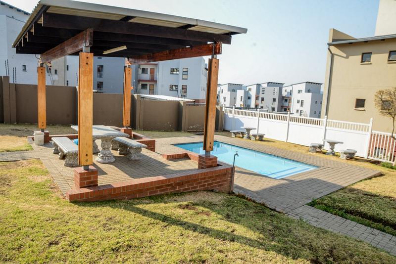 2 Bedroom Property for Sale in Barbeque Downs Gauteng