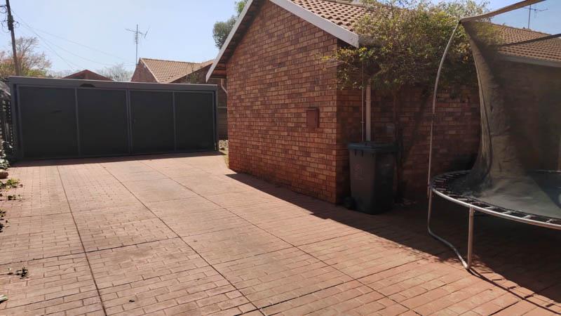 3 Bedroom Property for Sale in Pierre Van Ryneveld Gauteng