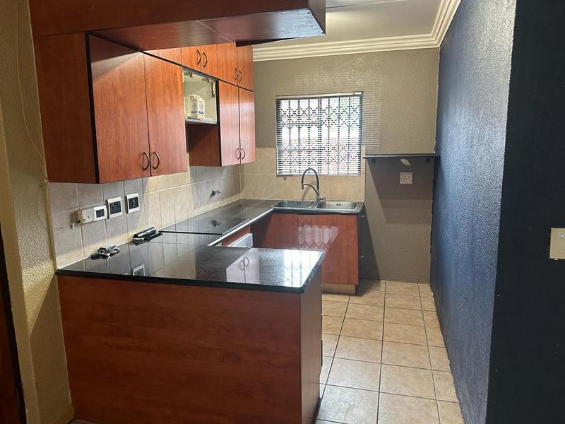 To Let 2 Bedroom Property for Rent in Halfway Gardens Gauteng