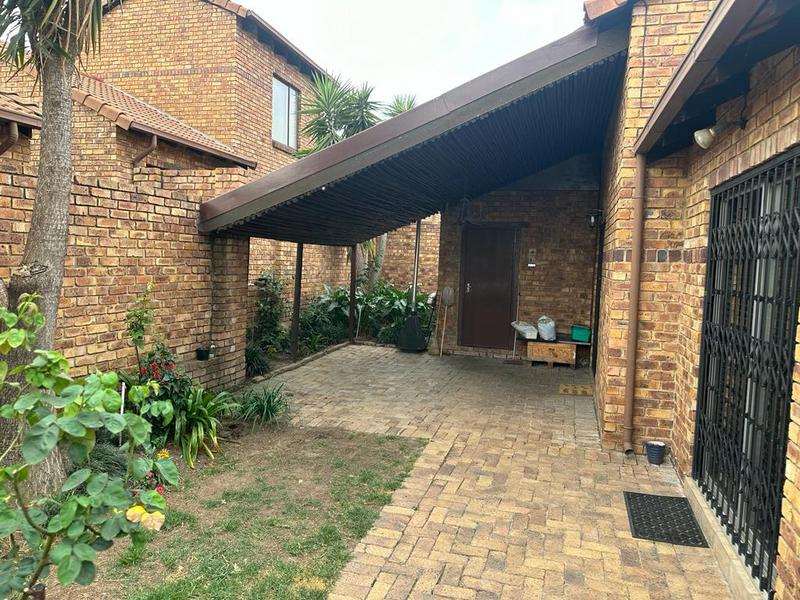 To Let 2 Bedroom Property for Rent in Halfway Gardens Gauteng