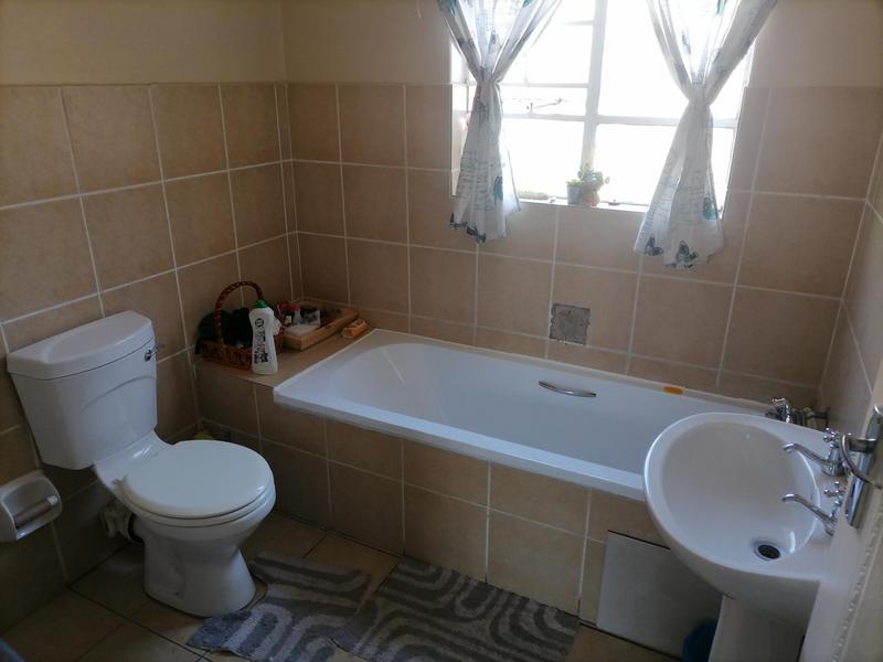 2 Bedroom Property for Sale in Erand Gardens Gauteng