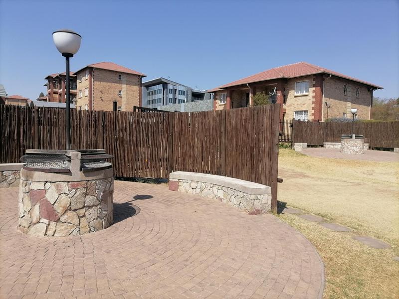 2 Bedroom Property for Sale in Erand Gardens Gauteng