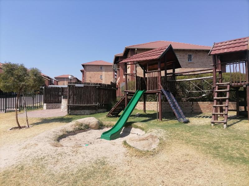 2 Bedroom Property for Sale in Erand Gardens Gauteng