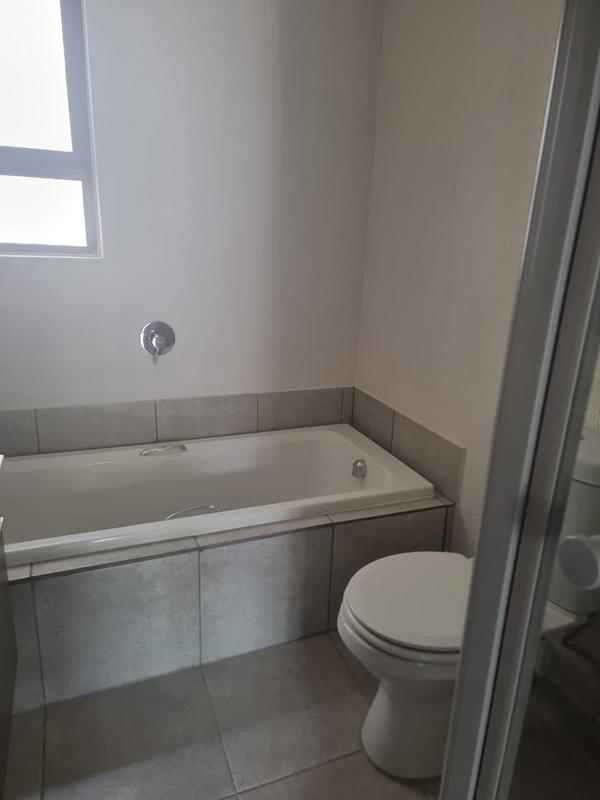 To Let 2 Bedroom Property for Rent in Fourways Gauteng