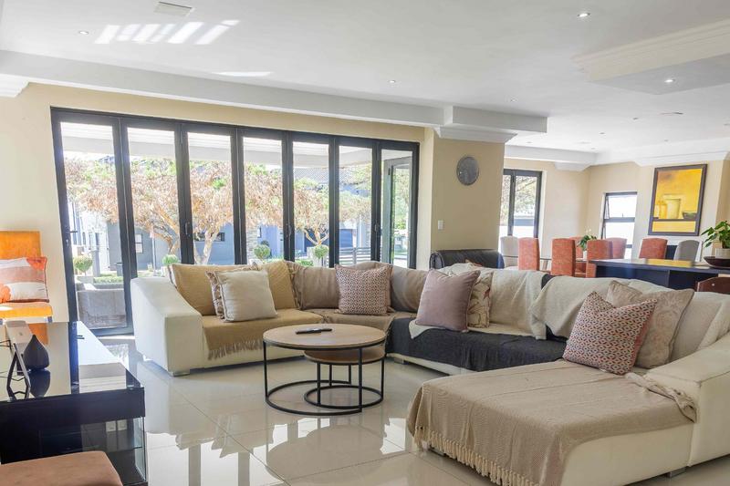 5 Bedroom Property for Sale in Copperleaf Estate Gauteng