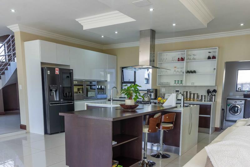 5 Bedroom Property for Sale in Copperleaf Estate Gauteng