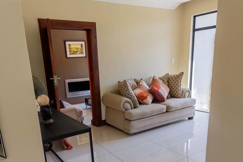 5 Bedroom Property for Sale in Copperleaf Estate Gauteng