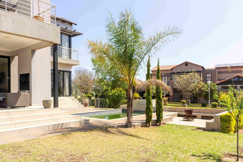 5 Bedroom Property for Sale in Copperleaf Estate Gauteng