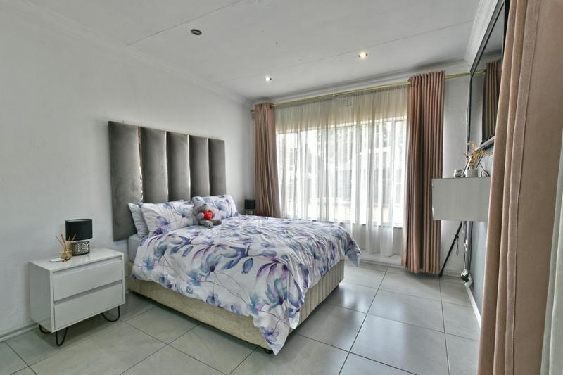 5 Bedroom Property for Sale in Croydon Gauteng