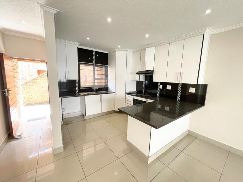 To Let 2 Bedroom Property for Rent in Wendywood Gauteng