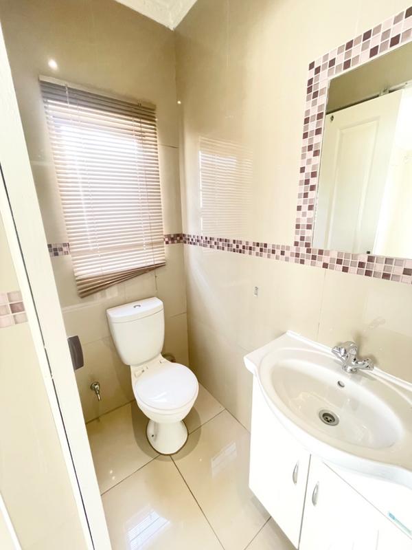 To Let 2 Bedroom Property for Rent in Wendywood Gauteng