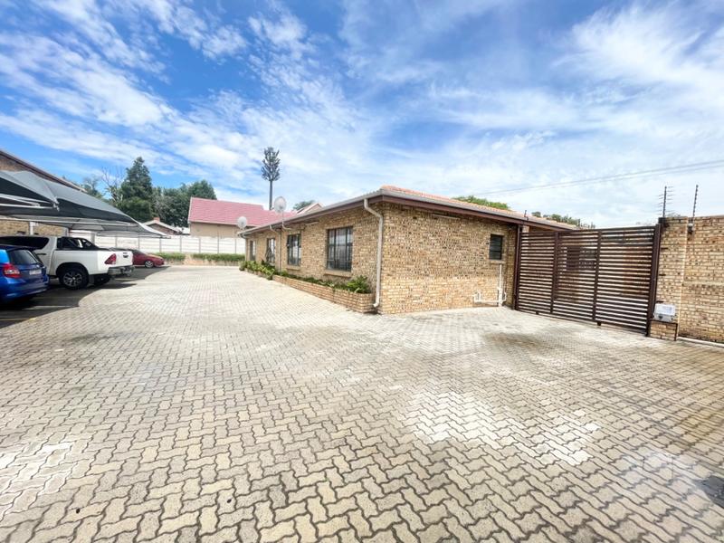 To Let 2 Bedroom Property for Rent in Wendywood Gauteng