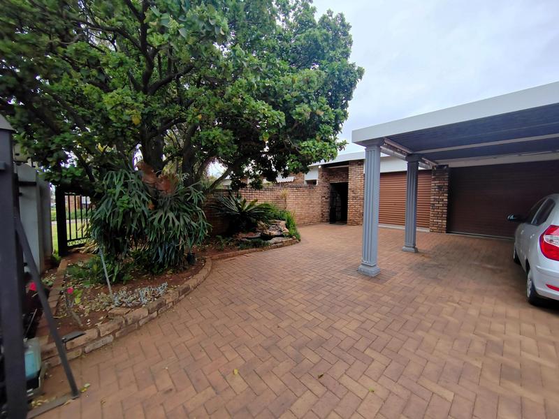 4 Bedroom Property for Sale in Sinoville Gauteng